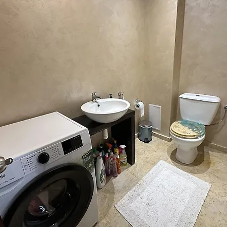 Cozy 2br Golden Sands W/ Private Parking & Terrace * فارنا