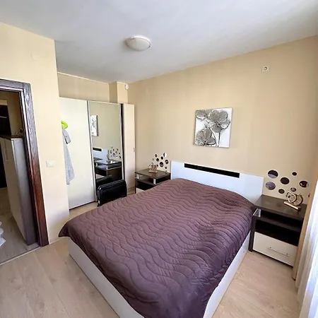 Cozy 2br Golden Sands W/ Private Parking&terrace * Warna