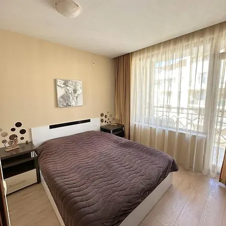 Cozy 2br Golden Sands W/ Private Parking & Terrace *