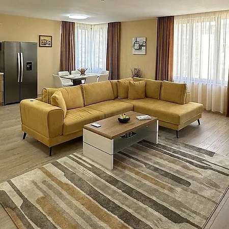 Cozy 2br Golden Sands W/ Private Parking & Terrace شقة فارنا