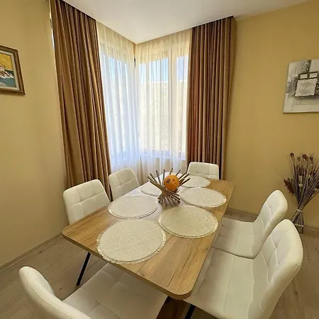 Cozy 2br Golden Sands W/ Private Parking&terrace Warna