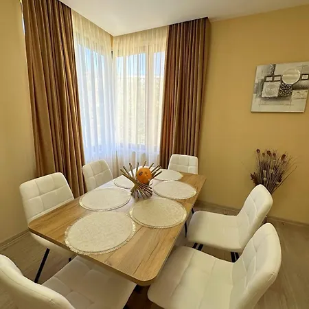 Cozy 2br Golden Sands W/ Private Parking & Terrace فارنا