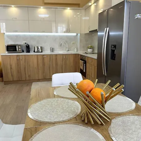Cozy 2br Golden Sands W/ Private Parking & Terrace *