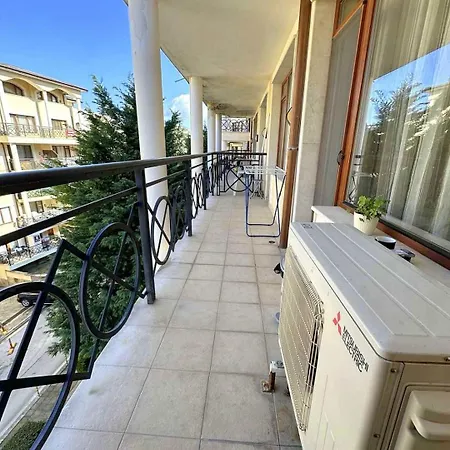 Cozy 2br Golden Sands W/ Private Parking & Terrace * فارنا