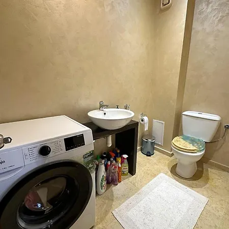 Cozy 2br Golden Sands W/ Private Parking & Terrace فارنا