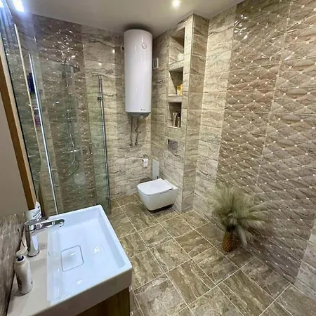 Cozy 2br Golden Sands W/ Private Parking & Terrace