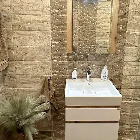 Cozy 2br Golden Sands W/ Private Parking&terrace Warna